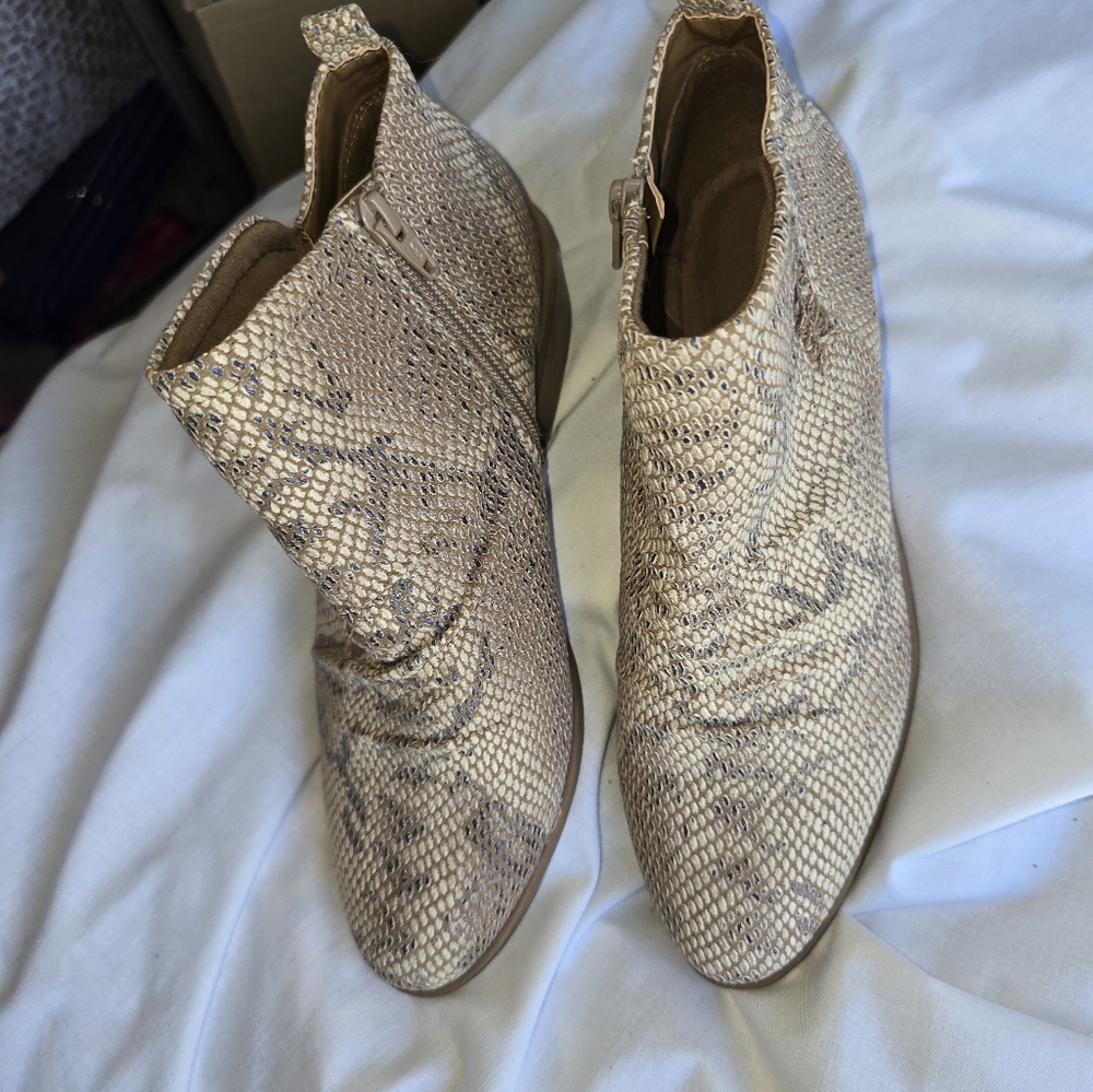 Bare Traps Ankle Boots